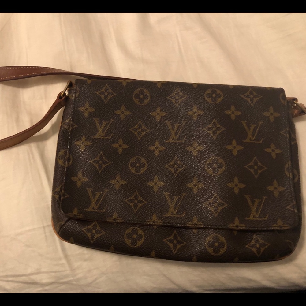 Small LOUIS VUITTON Handbag